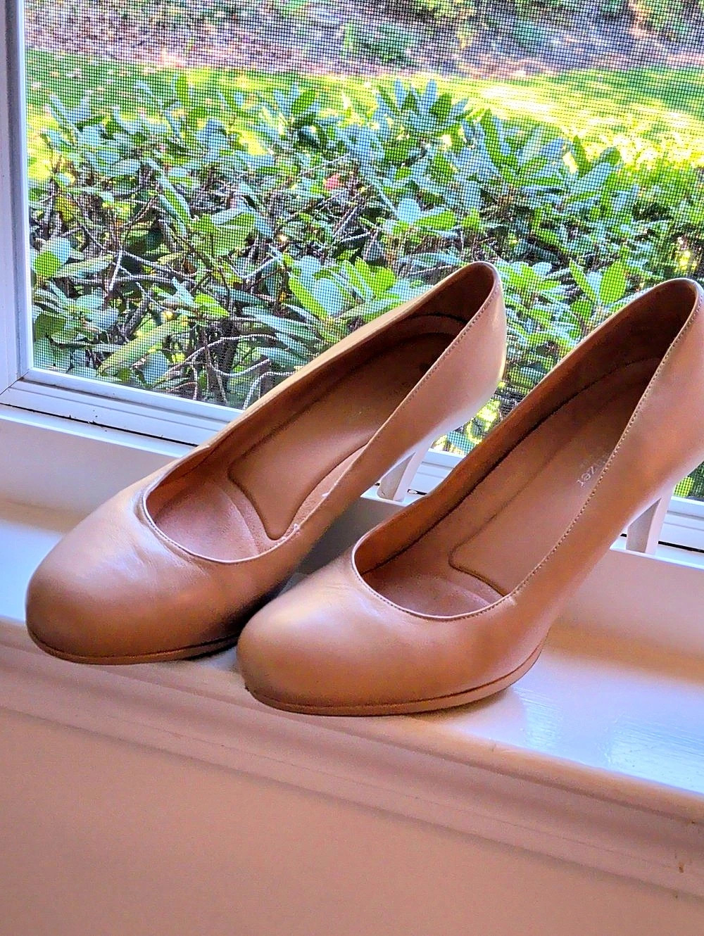 Naturalizer Round Toe Pumps